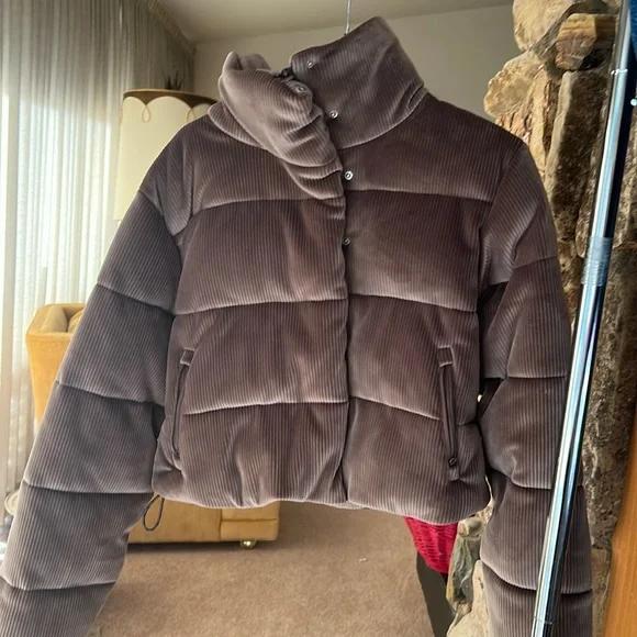ALO Yoga Jackets Coats Alo Yoga Ribbed Velour Gold Rush Cropped Puffer Jacket Poshmark